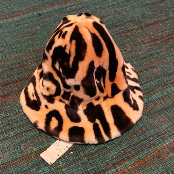 Vintage Accessories - 1960’s leopard print Tuscan Lamb’s wool hat